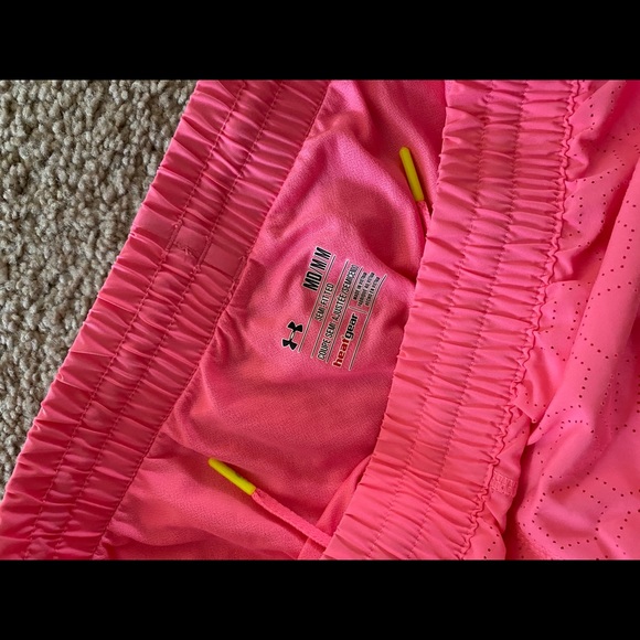 Under Armor Short, Size Medium - Picture 4 of 6